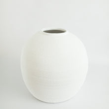 Load image into Gallery viewer, Konos Vase
